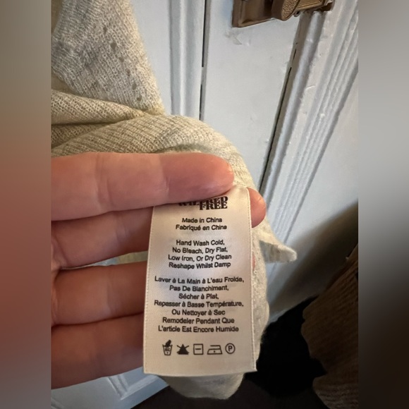 Aritzia Wilfred Free Mockneck Sleeveless Sweater - Picture 5 of 5